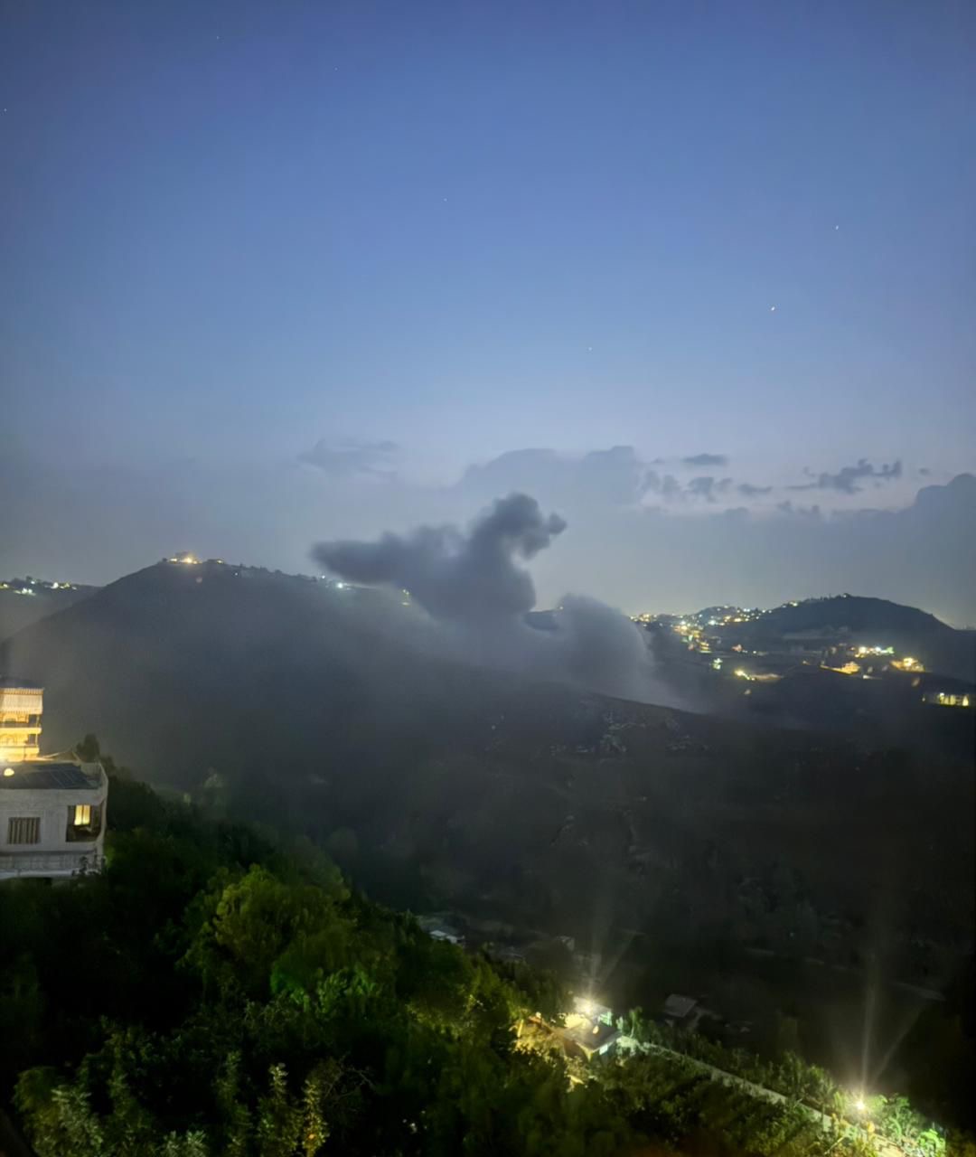 بالصور- غارات صباحية على عيترون وطيرفلسيه