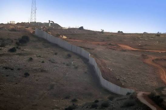 عون يفضح لبنانيين يُشوّهون صورة وطنهم في الخارج: يبخّون السمّ ولا يرحمون أنفسهم<br />
لبنان ينتظر ردّ «اسرائيل» على خيار «التفاوض»<br />
الانتخابات في مهبّ الريح بعد استعار معركة «المغتربين»