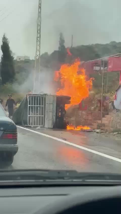 انقلاب بيك اب واشتعاله على أوتوستراد البربارة هل من استهداف؟