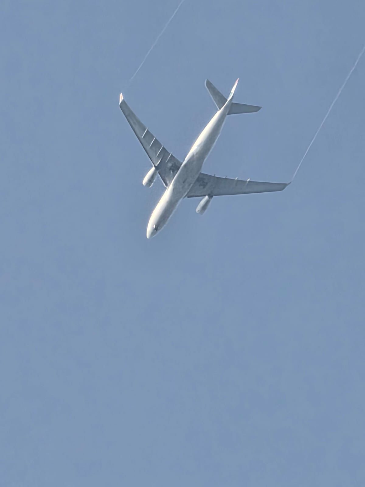 #عاجل | بالفيديو - طائرة مدنية تعبر فوق أجواء جباع… والمواطنون يستغربون!