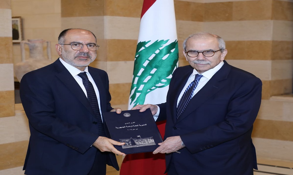 سلام تسلّم تقرير أعمال رئاسة الجمهورية عن العام 2024