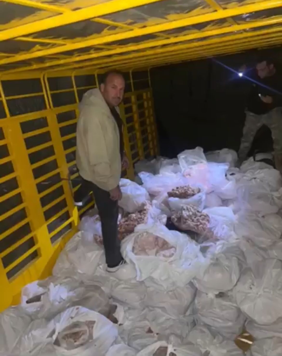 في بعلبك.. ضبط 3 أطنان من الشحوم الحيوانية الفاسدة!