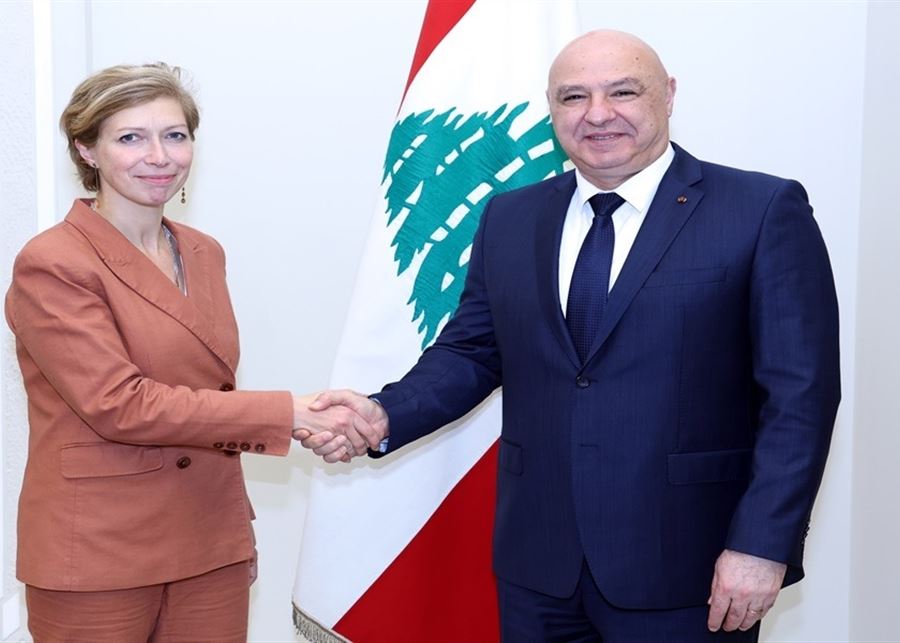 وفد سعودي إلى بيروت لإعادة العلاقات التجارية بين البلدين<br />
مستشارة ماكرون للبحث عن دور مفقود.. وشكوى أميركية ضد برِّي أمام ترامب