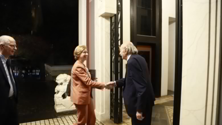 فرنسا تعمل لتجنيب لبنان التصعيد وإشارات سعودية إيجابية باتجاه بيروت... جنبلاط يسأل المطالبين بالحياد هل ستخرج إسرائيل؟