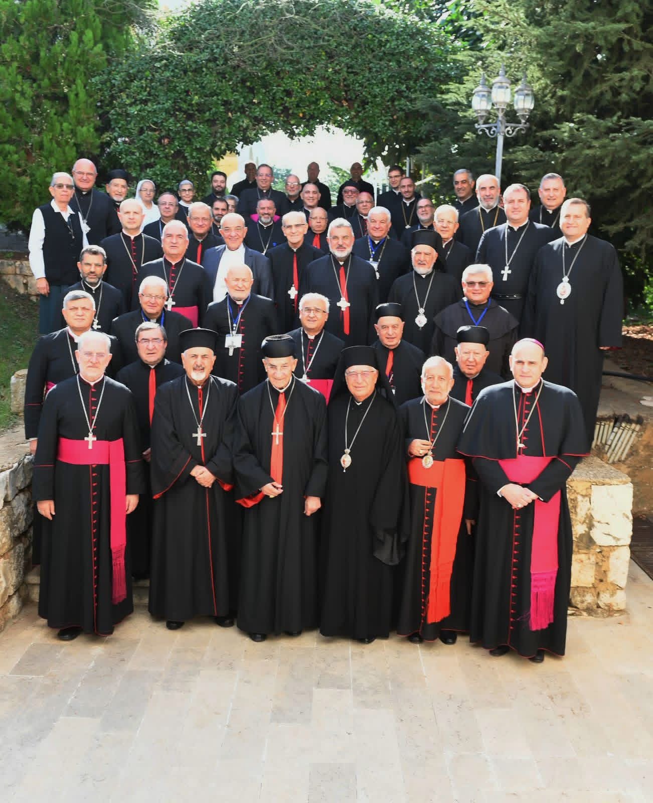 البطاركة والأساقفة الكاثوليك: لعدم التفريط بالدعم الدولي والمساواة بين المقيمين والمنتشرين  واستكمال تحقيقات المرفأ ووقف الاعتداءات الاسرائيلية