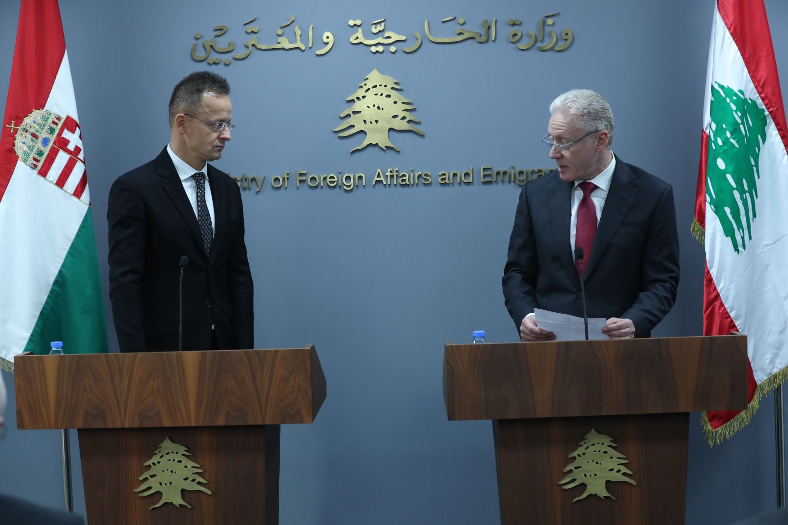 رجي التقى نظيره الهنغاري: طموح اللبنانيين العيش معًا في بلد طبيعي لا سلاح فيه إلا الشرعي