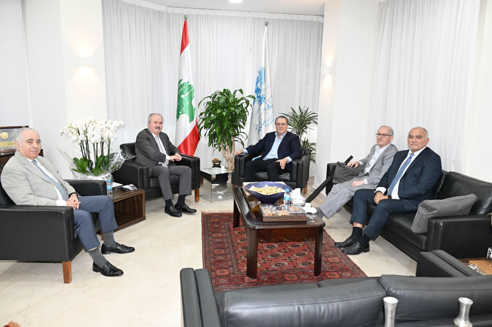 رجي التقى نظيره الهنغاري: طموح اللبنانيين العيش معًا في بلد طبيعي لا سلاح فيه إلا الشرعي