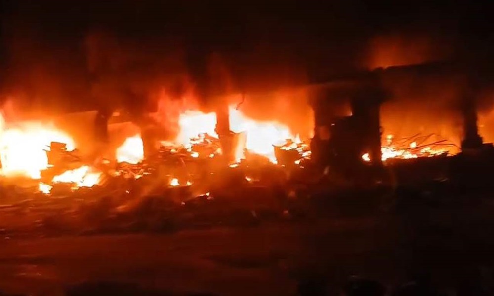 قنابل مضيئة فوق بلدة مركبا