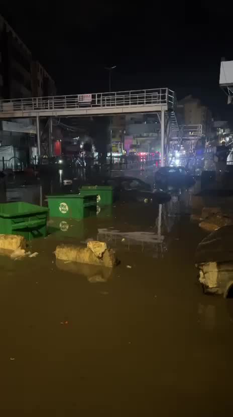 بالفيديو - سيول الأمطار تغمر منطقة الرحاب