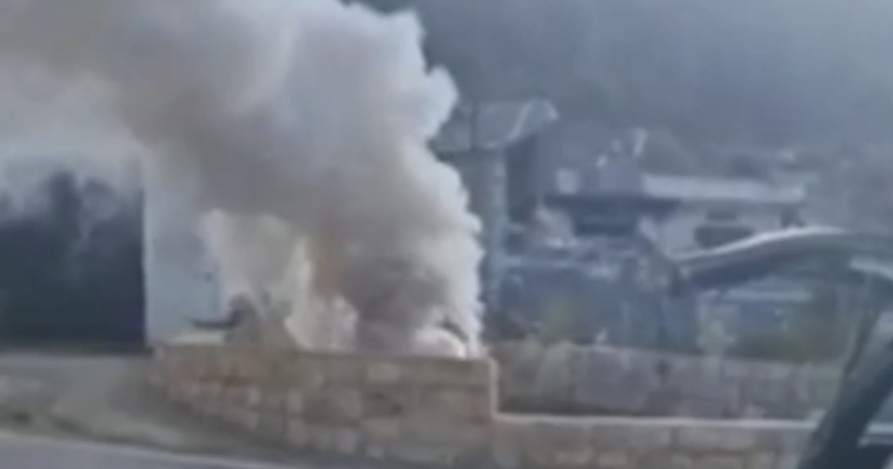 قنبلة دخانية على بلدة حدودية