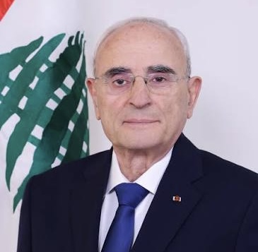 وزير الدفاع يتعرض لوعكة صحية  …ويعود من  اليونان  الى المستشفى