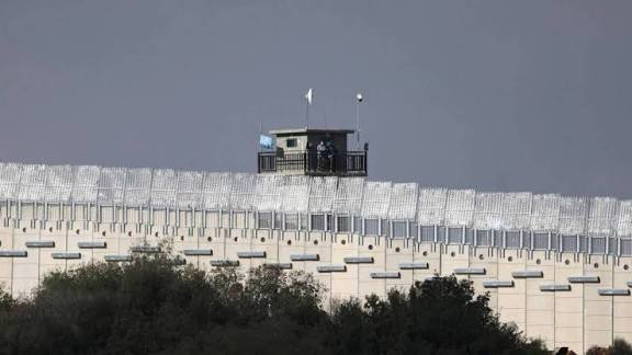 رصاص «إسرائيل» على «اليونيفل»... رسالة ناريّة لإسكات شهود الإنتهاكات<br />
هل بدأت «تل أبيب» مرحلة «طرد المراقبين» من جنوب لبنان؟<br />
الحزب يُحذر: نحن على عتبة مرحلة خطيرة