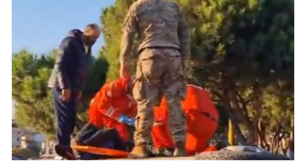 بالصور والفيديو - اصابات في انقلاب حافلة مخصّصة لنقل الطلاب على أوتوستراد زحلة