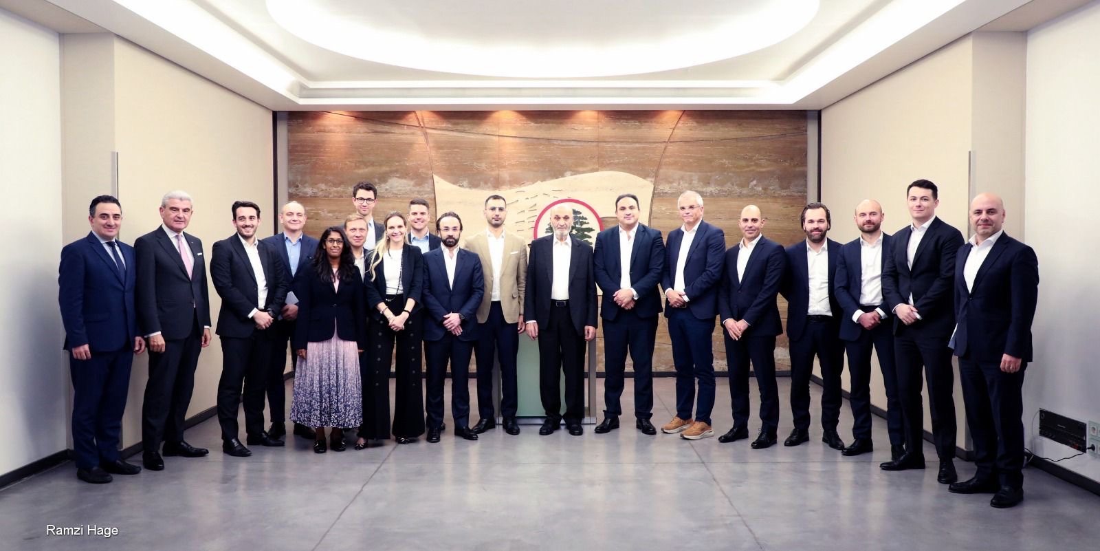 جعجع استقبل وفدًا اقتصاديًا دوليًا لبحث سبل استقطاب الاستثمارات إلى لبنان