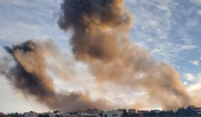 سحب شهداء وجرحى من تحت الانقاض جراء الغارة على الغندورية