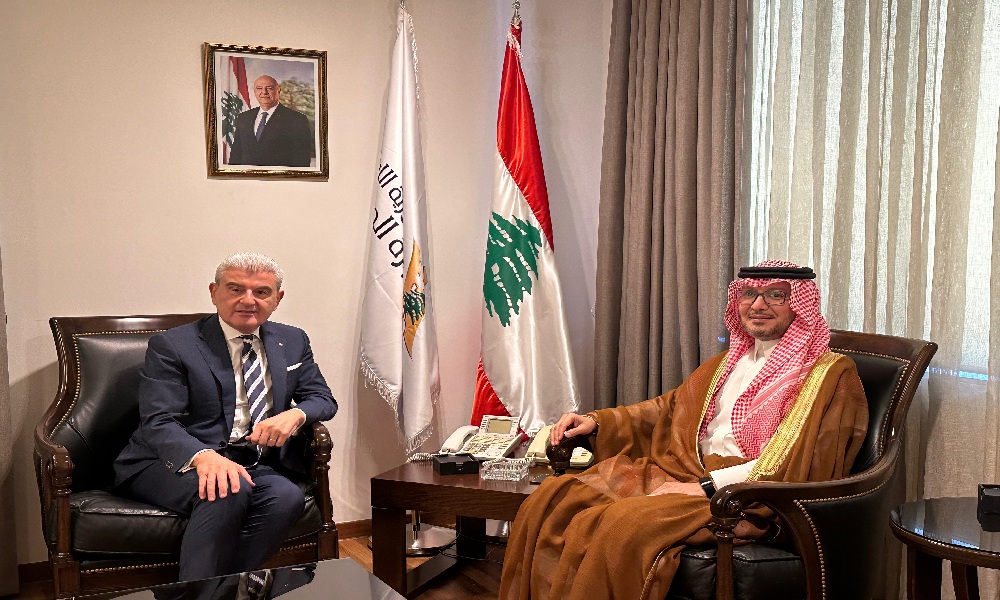 وزير الصناعة الى الرياض السبت