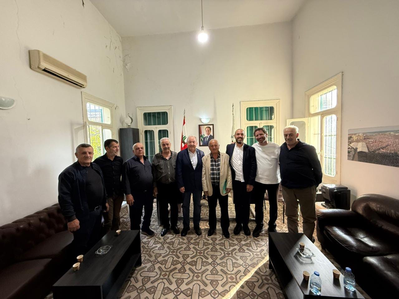 وفد من المخاتير السابقين في البترون يزور نائب رئيس  الكتائب لعرض معاناتهم ومطالبهم