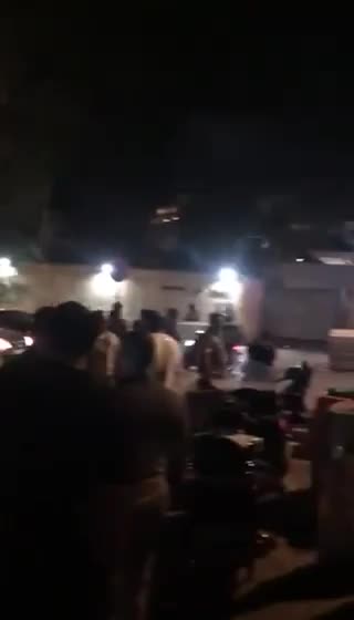 تجمع شبابي أمام قصر الصنوبر احتجاجًا على حفل كنجي جيراك في لبنان