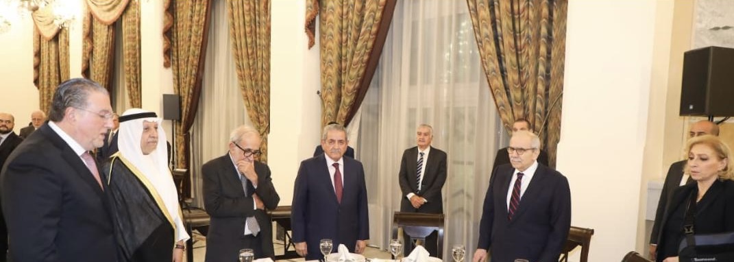 سلام في عشاء على شرف المشاركين باختتام مؤتمر بيروت ١: لا أمن ولا استقرار من دون حصر السلاح