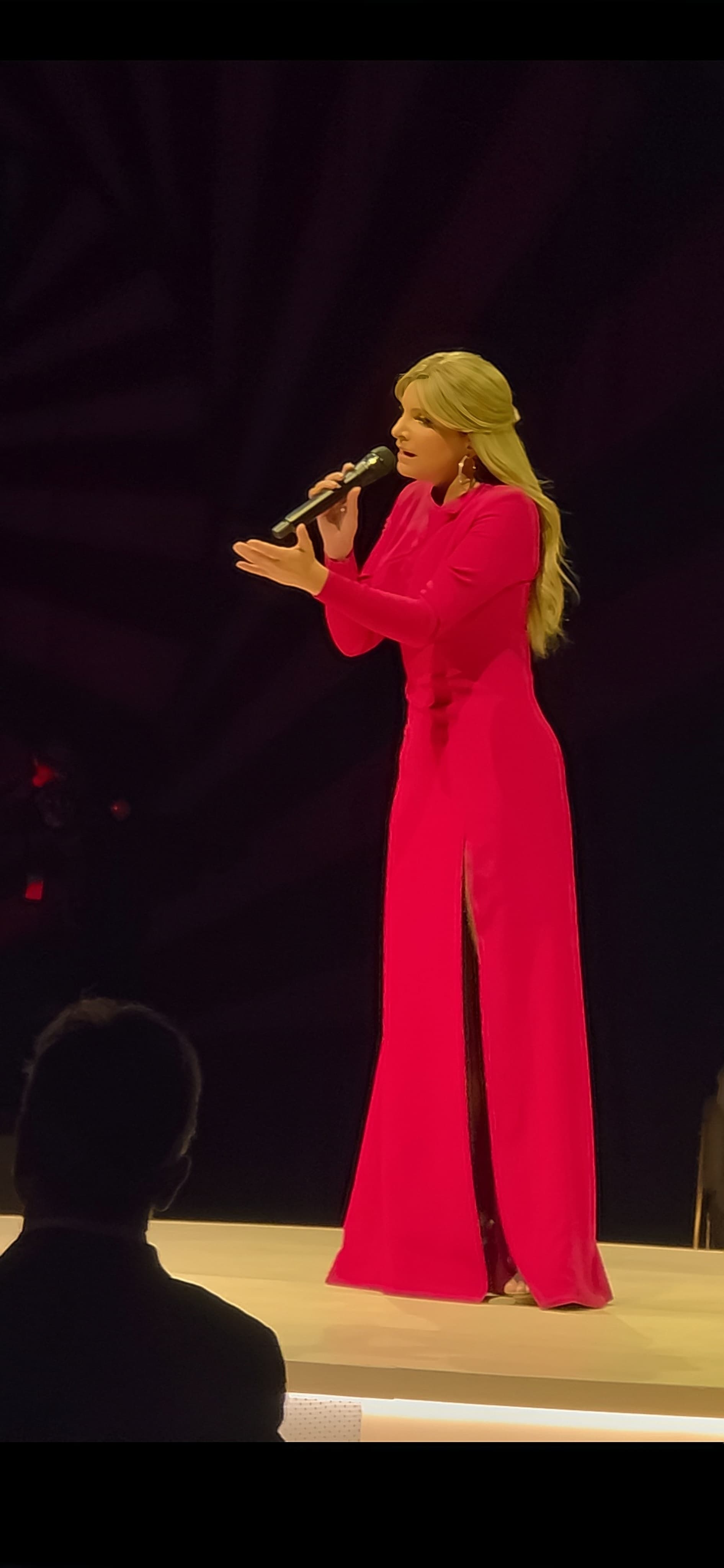 تانيا قسيس تتألّق في دبي أوبرا وتستعد لحفل كبير في بيروت على وقع نجاح ليلة ورا ليلة