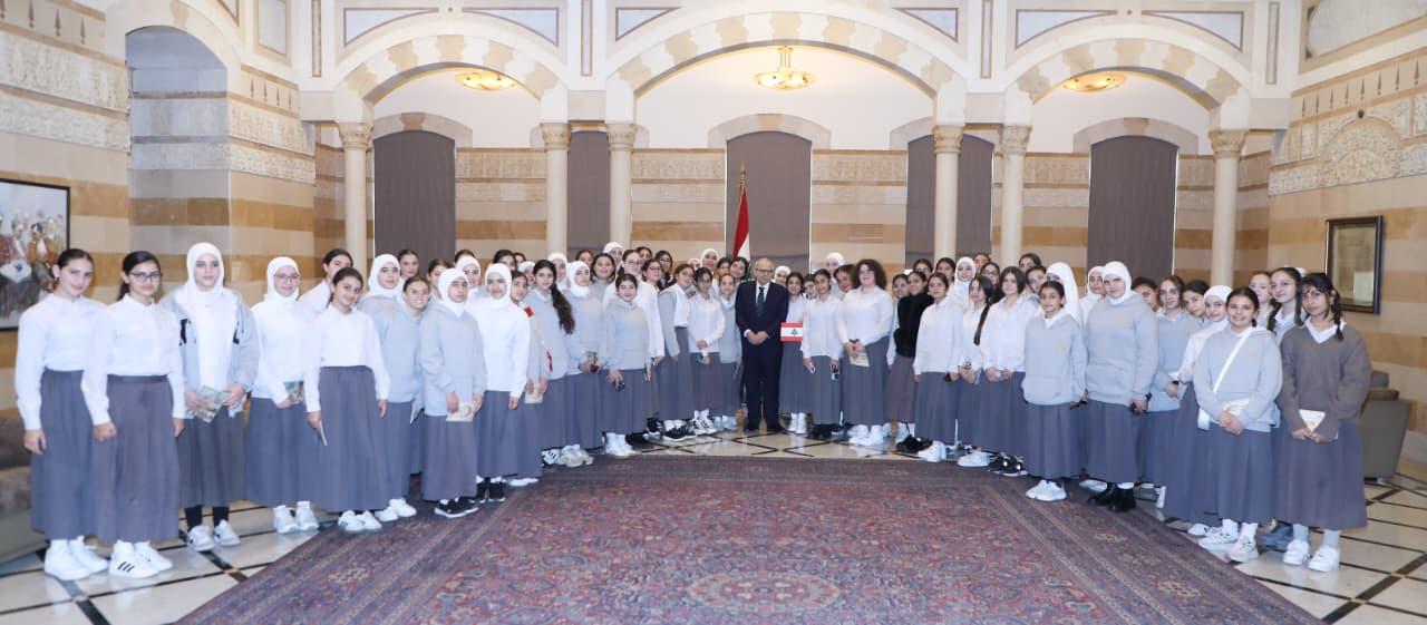 سلام يبحث العلاقات الثنائية مع سفير الإمارات ويواصل لقاءاته مع وفود دولية وروحية وتربوية في السرايا