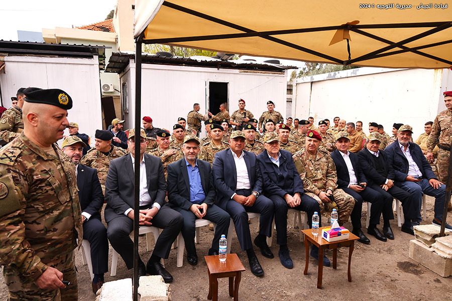 رئيس الجمهورية وقائد الجيش في ثكنة بنوا بركات في صور