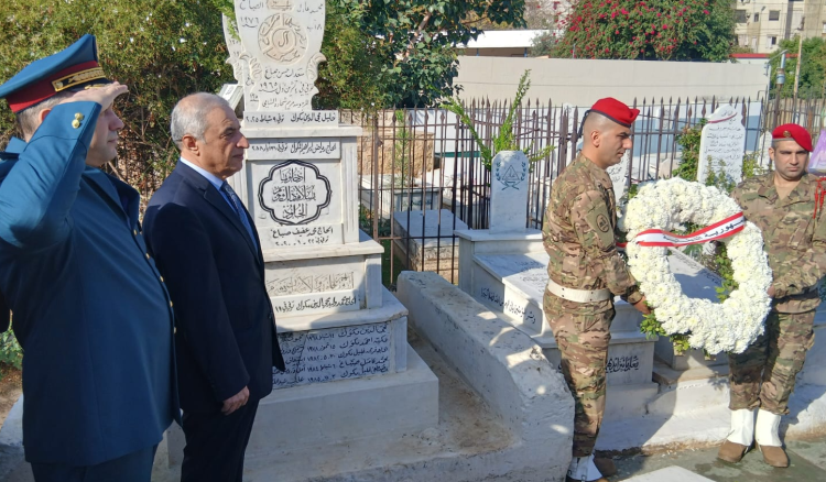 هاشم مثّل رئيس الجمهورية في وضع إكليل على ضريح عدنان الحكيم