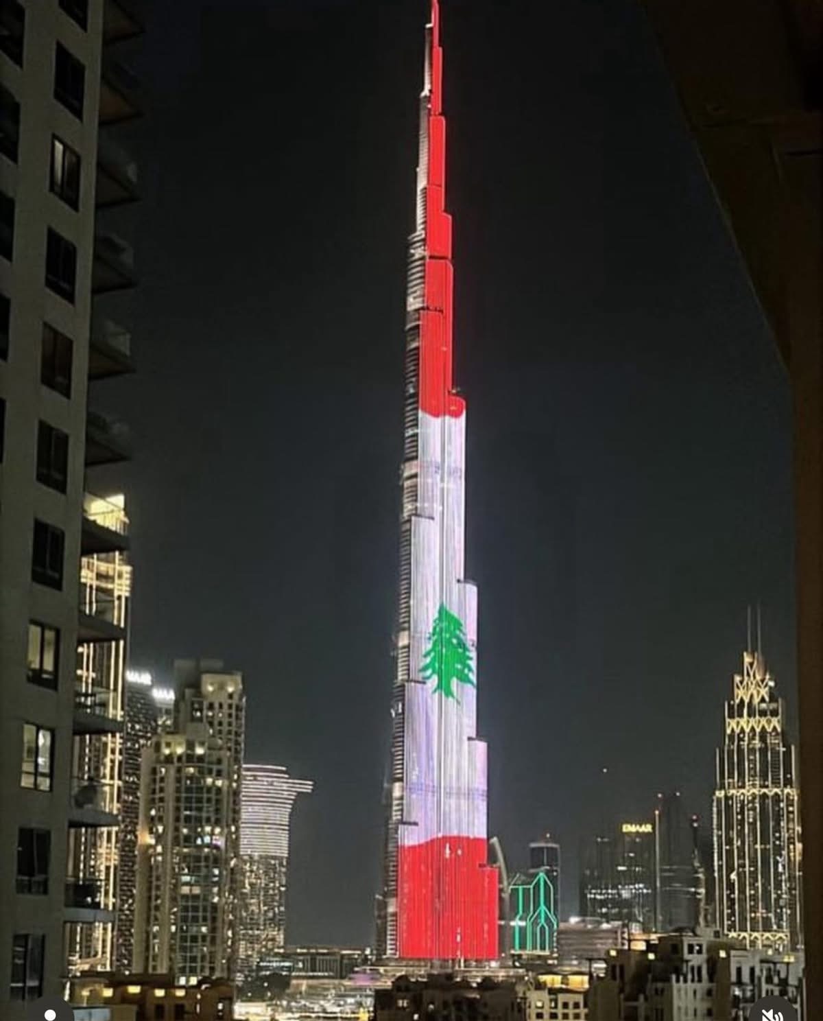 الإمارات تضيء برج خليفة بعلم لبنان احتفالاً بعيد الاستقلال