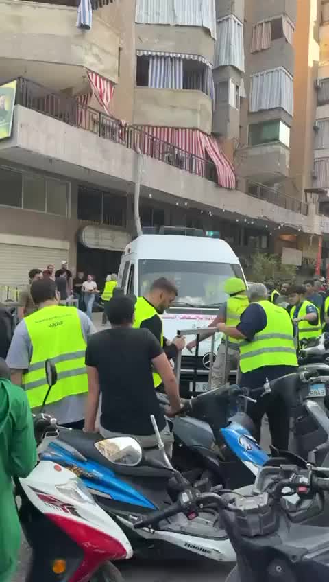 بالفيديو: نقل عدد من الإصابات من مكان الغارة