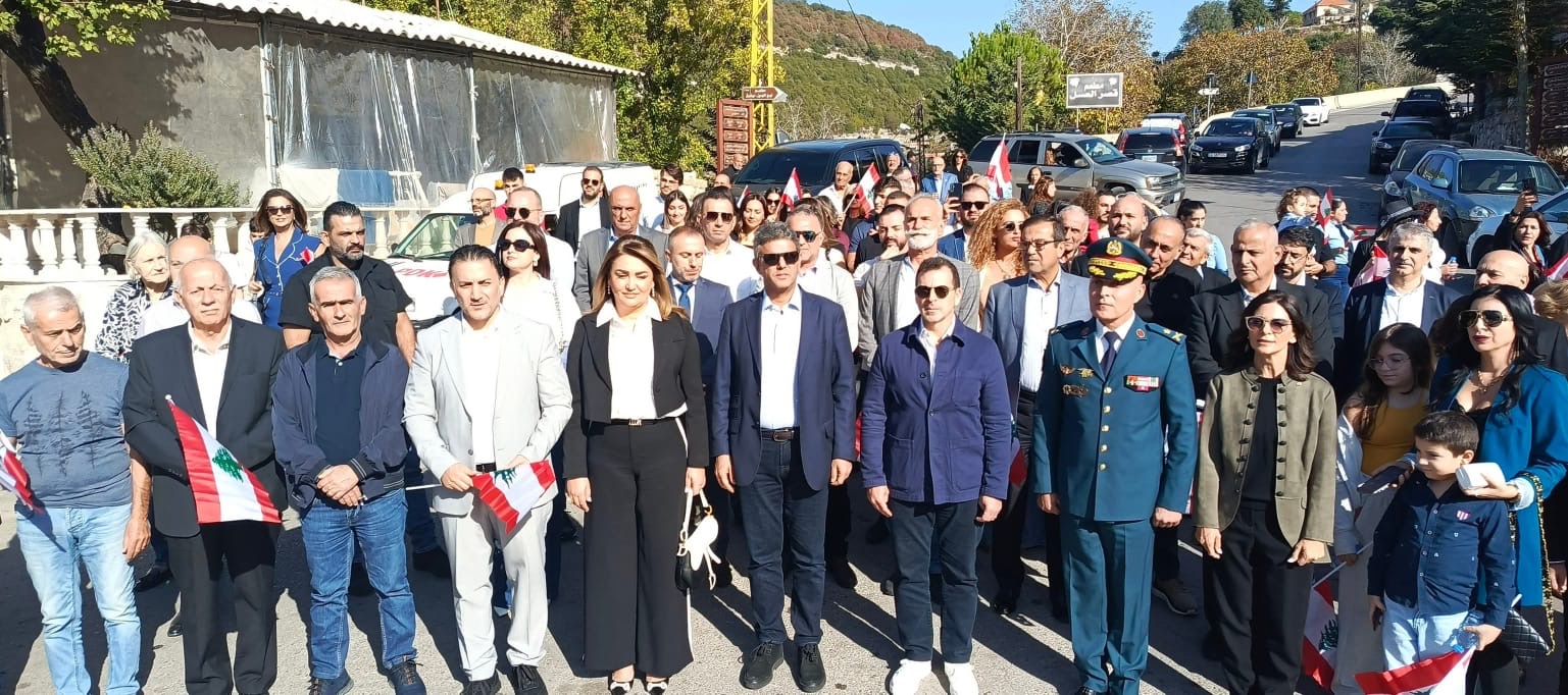 بلدية ميفوق – القطارة ترفع العلم اللبناني بطول 12 مترًا في ساحة البلدة برعاية  شحادة