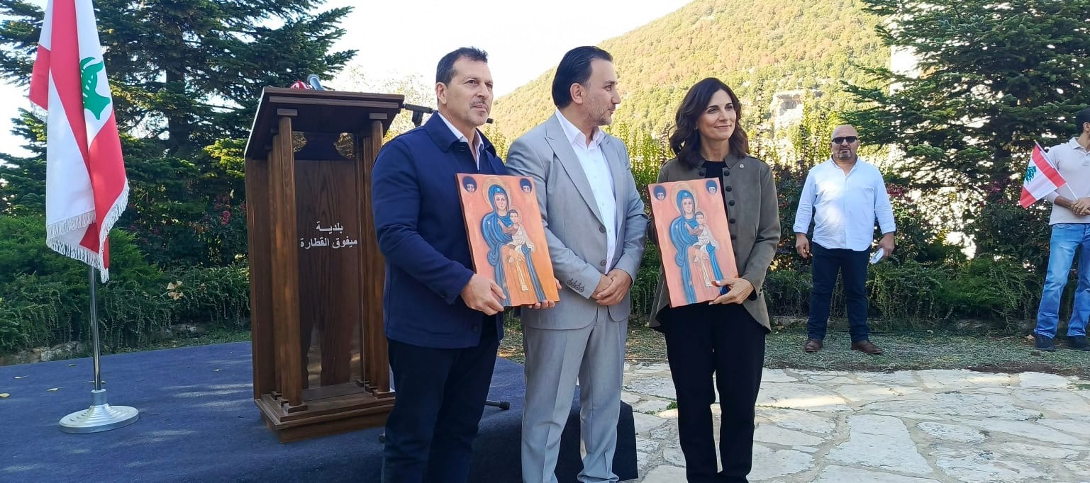 بلدية ميفوق – القطارة ترفع العلم اللبناني بطول 12 مترًا في ساحة البلدة برعاية  شحادة