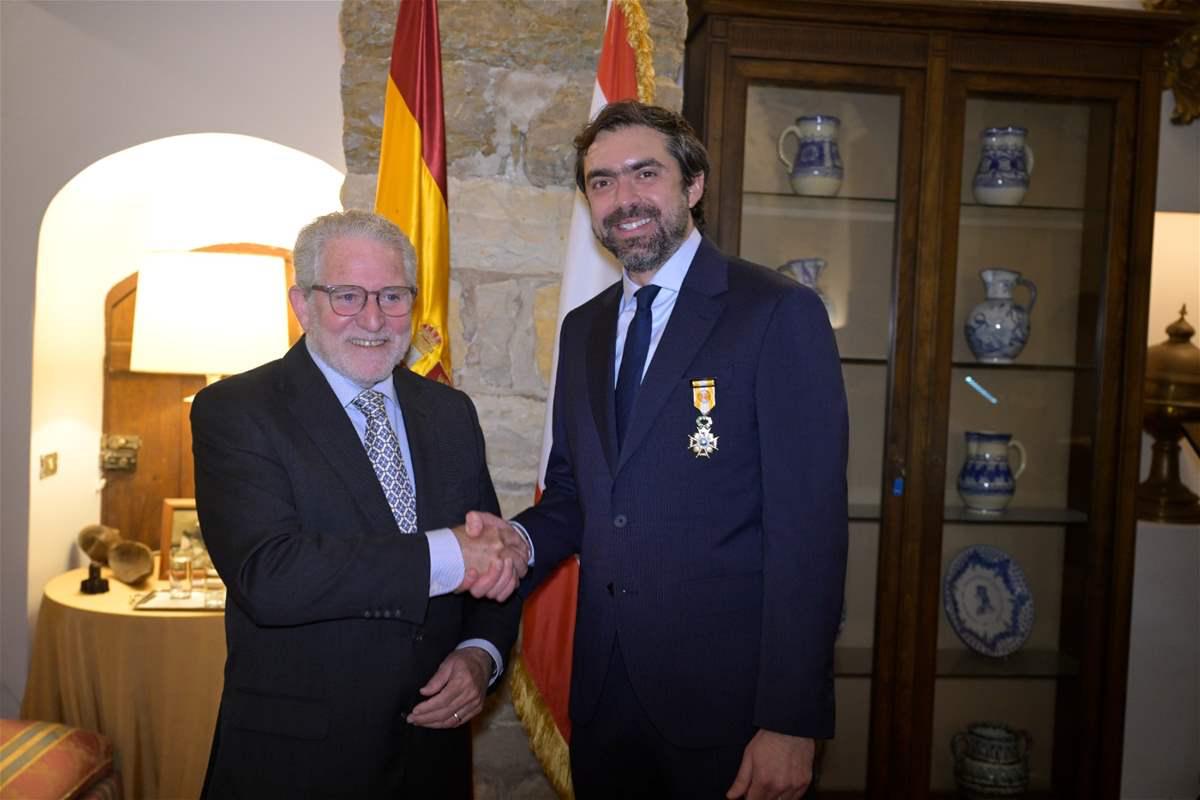 وسام “إيزابيل الكاثوليكية” من ملك إسبانيا لزياد ميقاتي