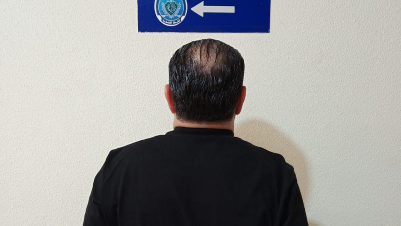 توقيف مطلوب بـ23 ملاحقة قضائية... وضبط أسلحة في منزله