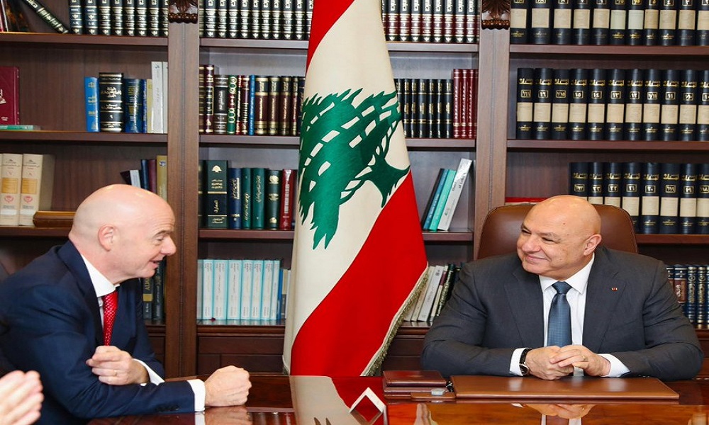 الرئيس عون يمنح رئيس “الفيفا” الجنسية اللبنانية