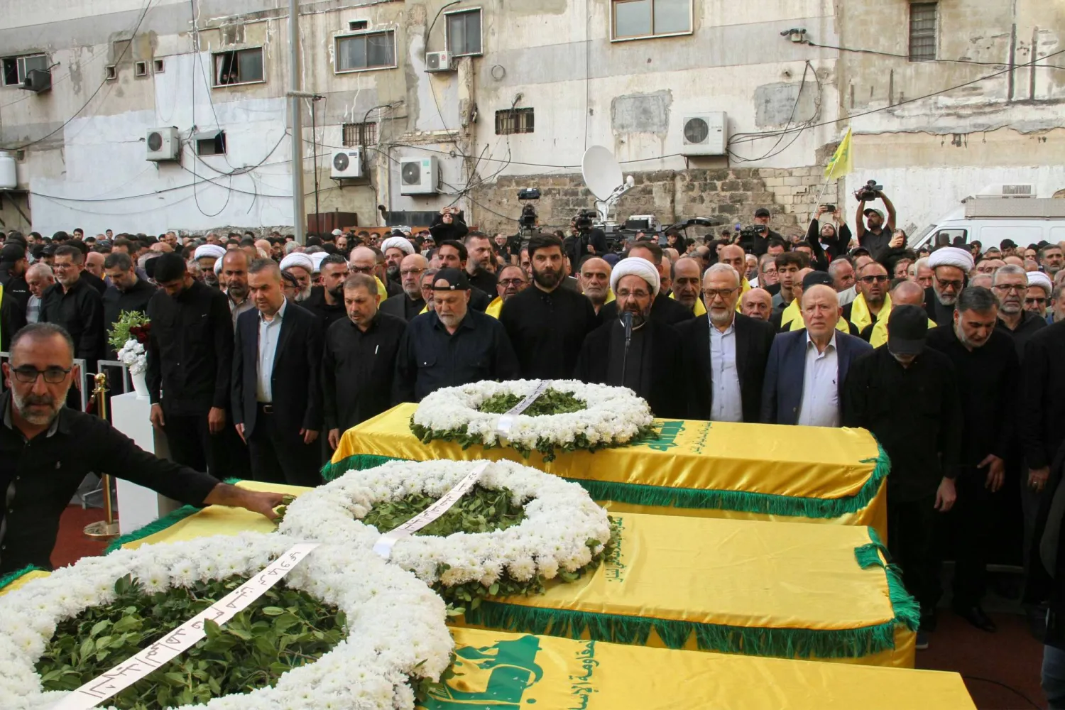 لبنان... تريُّث «حزب الله» في رده على إسرائيل يبقى الكفة الراجحة<br />
هل يأخذ بالنصائح اللبنانية بعدم استدراجه ويتقيد بالتوقيت الإيراني للانتقام؟