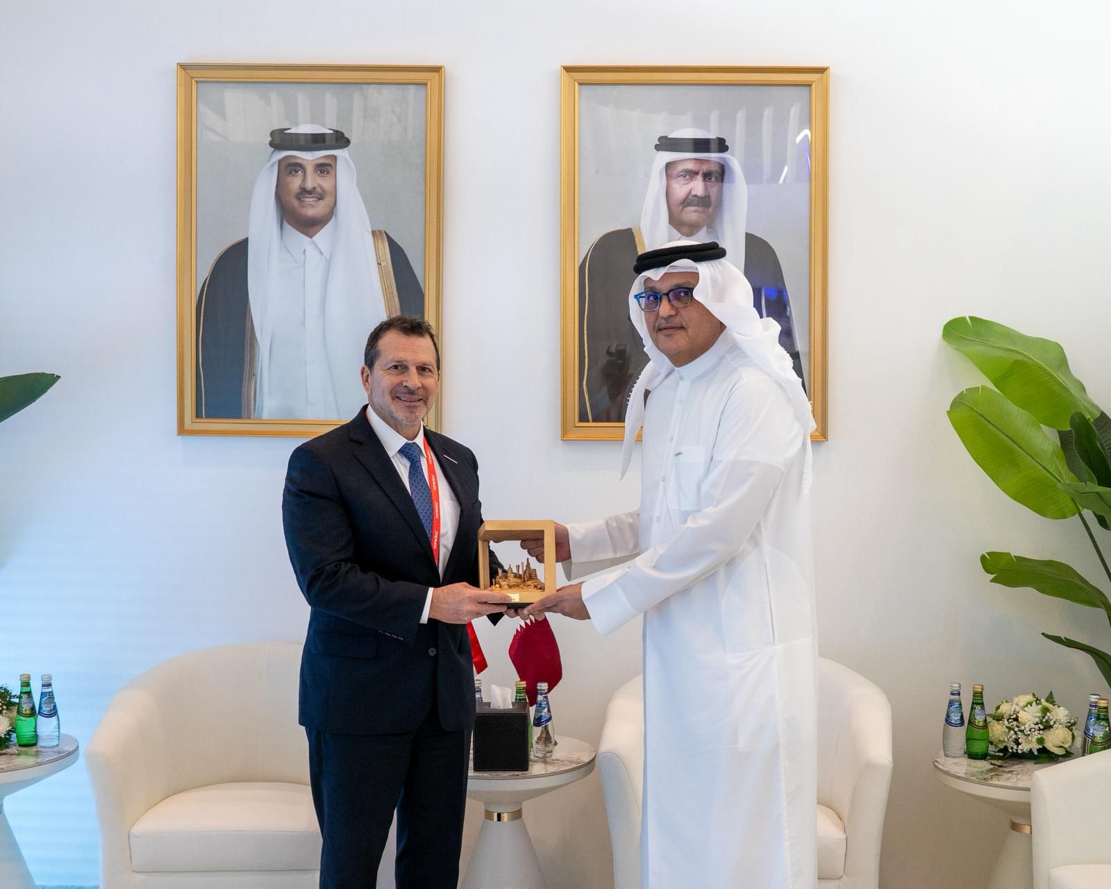 شحادة يلتقي وزير الاتصالات وتكنولوجيا المعلومات الإماراتي لبحث تعزيز التعاون بين البلدين