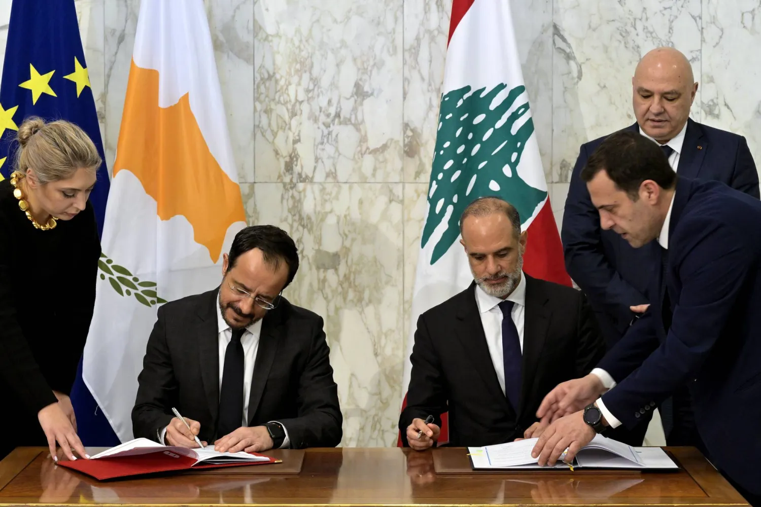 ترسيم الحدود مع قبرص... نافذة لبنانية لاستثمار الثروات البحرية<br />
تحذيرات من نزاعات حدودية مع سوريا وتركيا