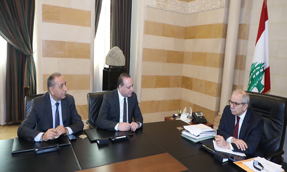 سلام: لبنان متأخّر في موضوع حصر السلاح