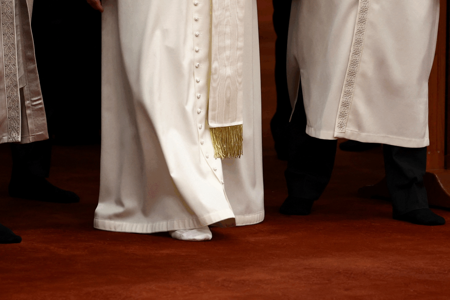 البابا لاوون الرابع عشر يزور مسجد السلطان أحمد في إسطنبول ويلفت الأنظار ببادرة احترام لافتة