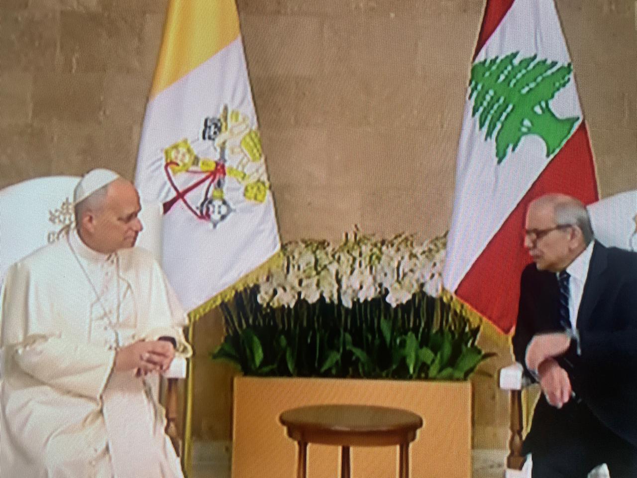 البابا لاوون 14 يعقد خلوة قصيرة مع  نواف سلام في بعبدا