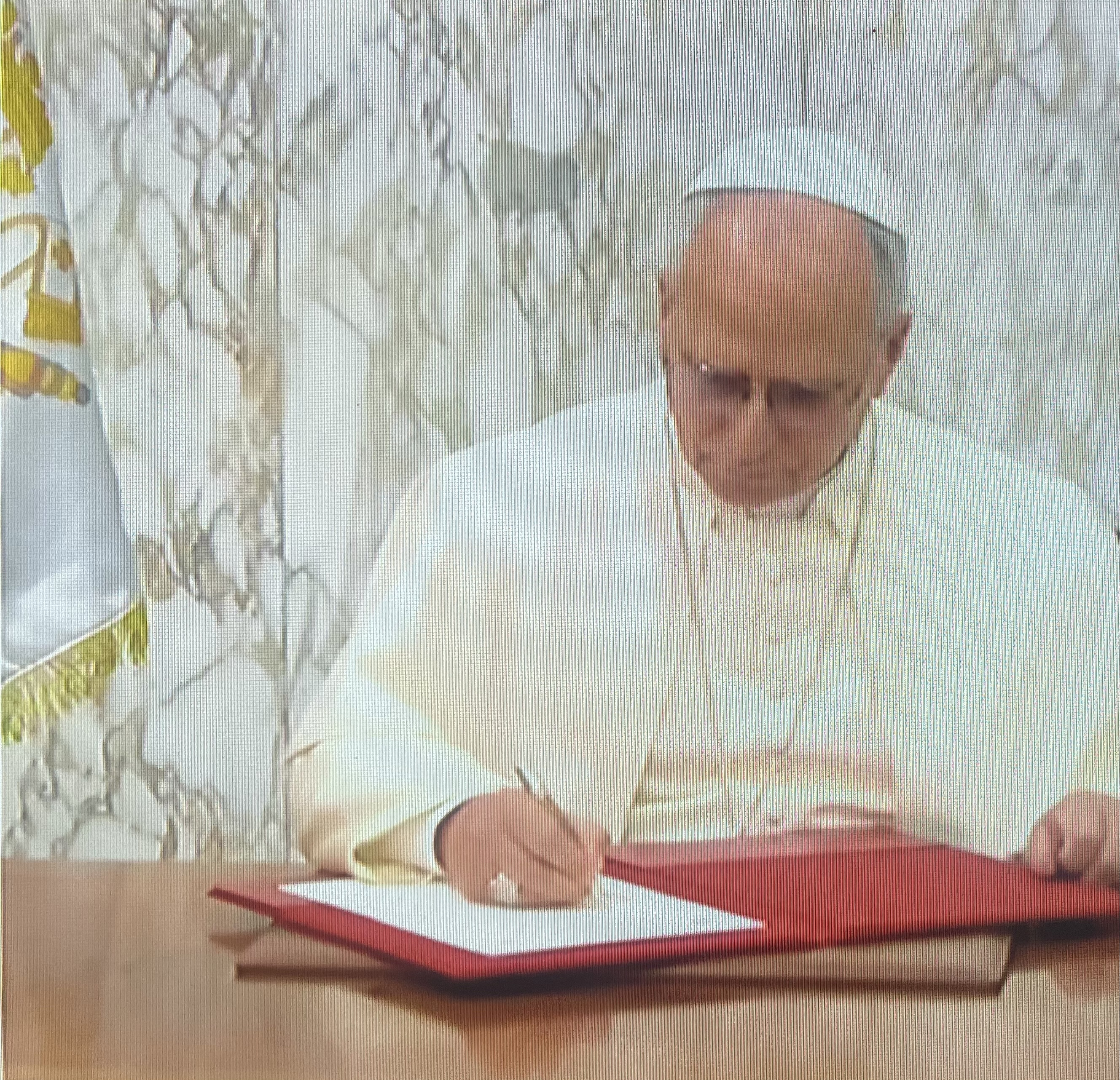 البابا لاوون 14 يوقّع على سجل الشرف في قصر بعبدا: أتمنى كل الخير لشعب لبنان وأدعو أن يسود السلام