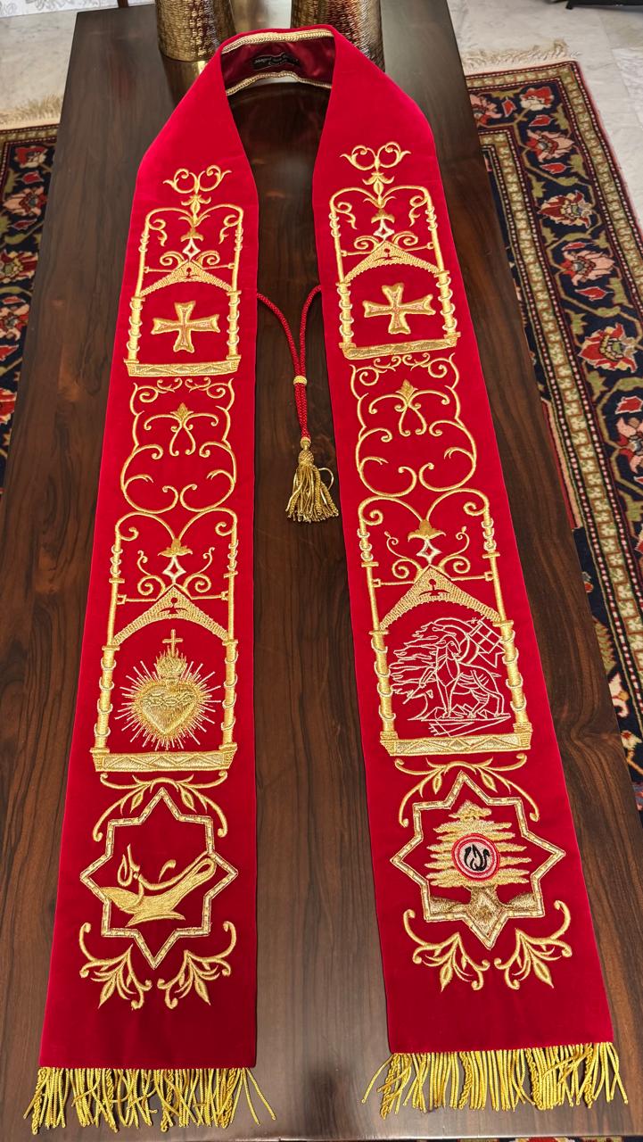 لمسات ليتورجية لبنانية ترافق زيارة البابا لاوون الرابع عشر: ثلاثة ألبسة خاصة بثلاث محطات روحية