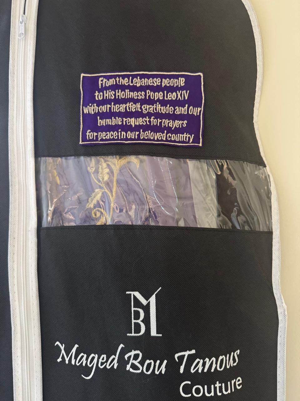 لمسات ليتورجية لبنانية ترافق زيارة البابا لاوون الرابع عشر: ثلاثة ألبسة خاصة بثلاث محطات روحية