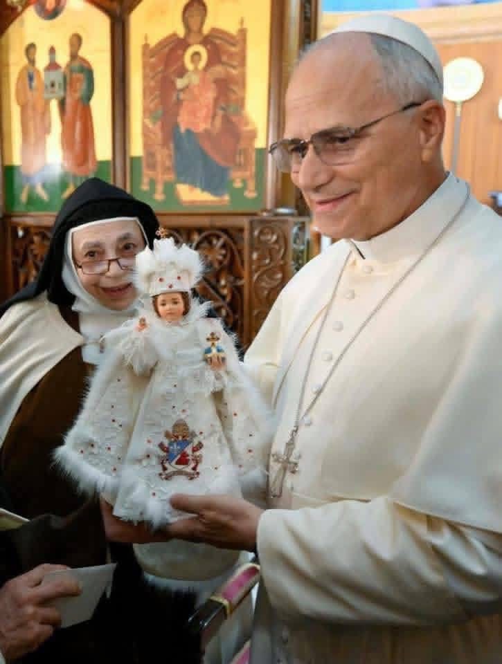 البابا لاوون الرابع عشر في دير الكرمليات: زيارة روحية ركّزت على التواضع والصلاة والتضحية