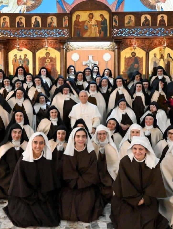 البابا لاوون الرابع عشر في دير الكرمليات: زيارة روحية ركّزت على التواضع والصلاة والتضحية