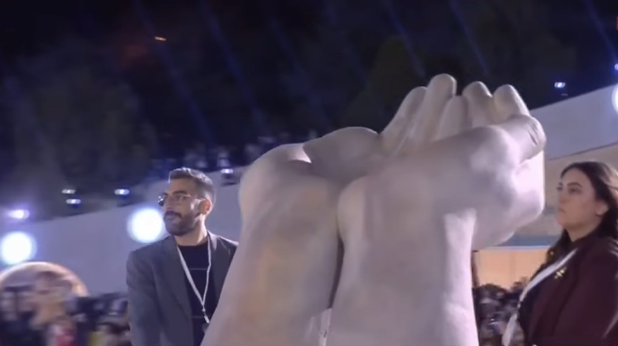 عرضٌ تمثيلي مؤثّر لشبيبة لبنان أمام البابا لاوون في بكركي يجسّد آلام الوطن ورسائل رجاء وسلام