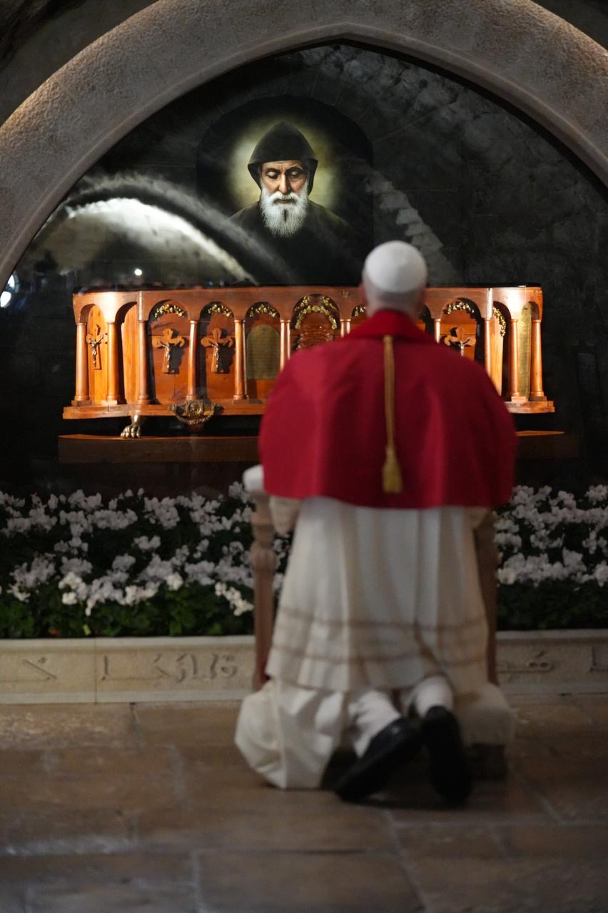 البابا بين لحظة عنايا وصوت الشبيبة في بكركي