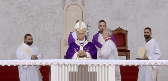 الحبر الأعظم بالقداس الإلهي: مدعوون إلى ألا نُصاب بالإحباط ونستسلم أمام الشر