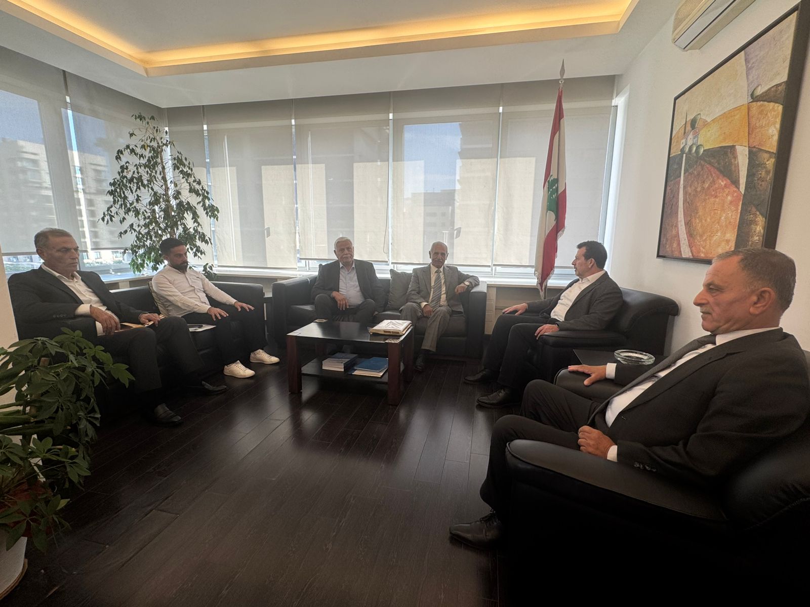 شحادة يستقبل وفداً من بحوارة ويطلب استكمال ملف يعود إلى عام 2001