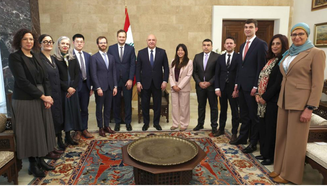 قاسم يصرخ بوجه الحكومة ليسمع عون<br />
أعضاء بالكونغرس لنزع سلاح “الحزب” ولو بالقوة